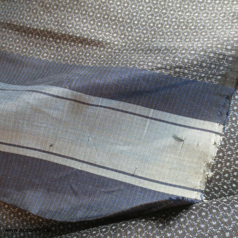 Tanmono Kimono Ensemble Stoffrolle Tsumugi Seide Kasuri Kikko fein klassisch