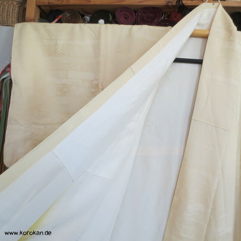 Jimon einfarbiger Kimono mit Webmuster, cremefarbene Seide