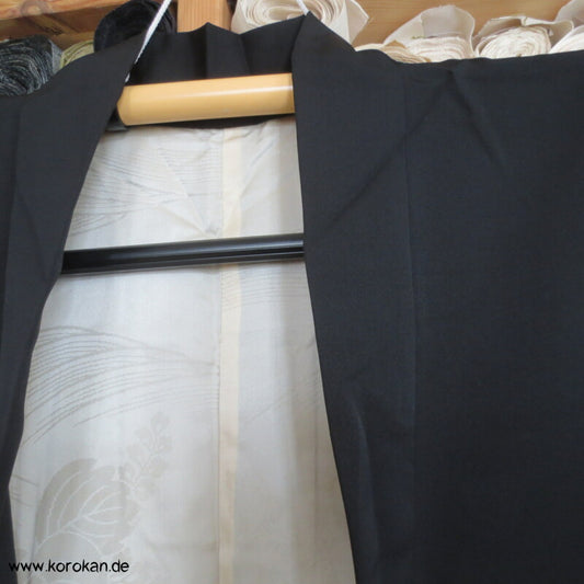 Haori - Kimono Jacke, schwarz mit roten Urushizweigen