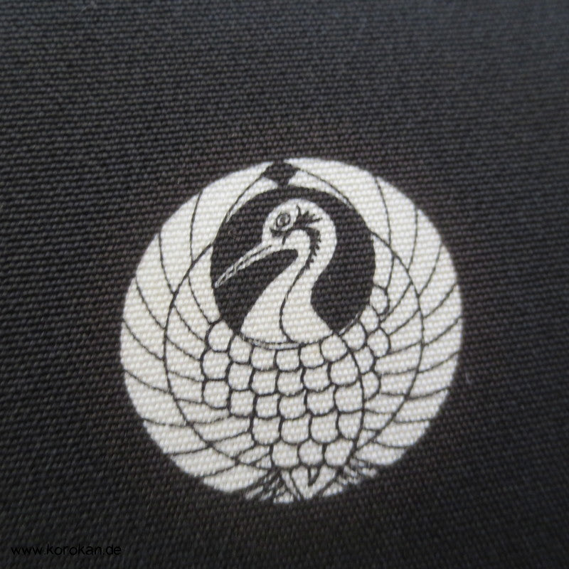 Kranich Mon Mofuku, schlichter schwarzer Seiden Kimono