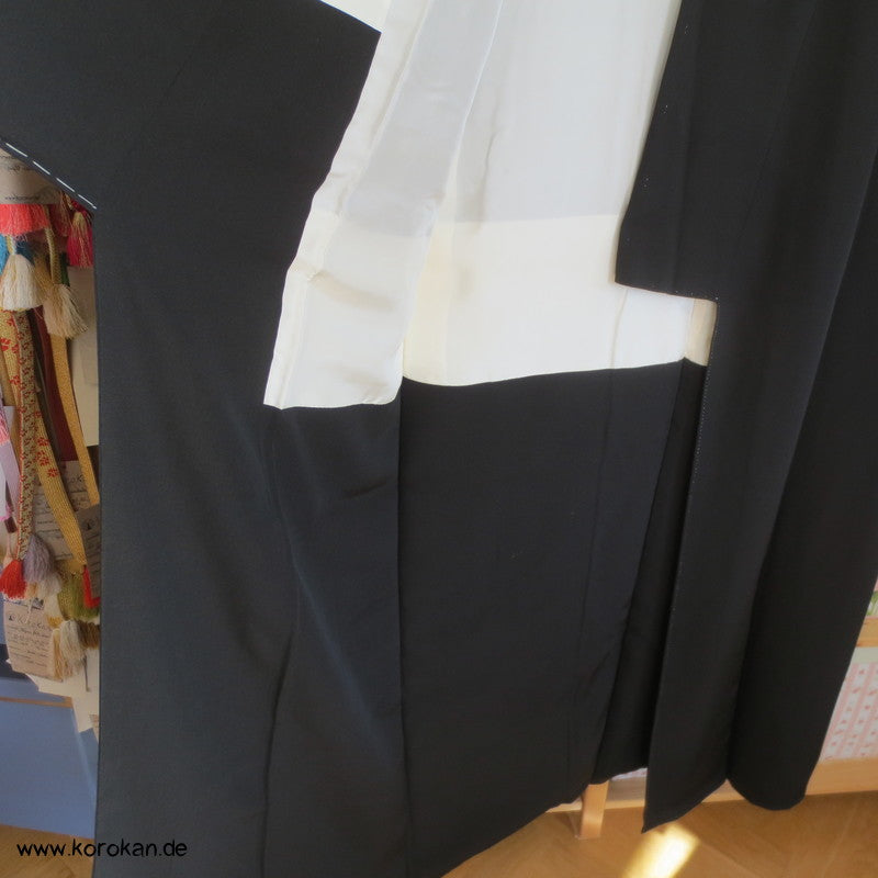Kranich Mon Mofuku, schlichter schwarzer Seiden Kimono