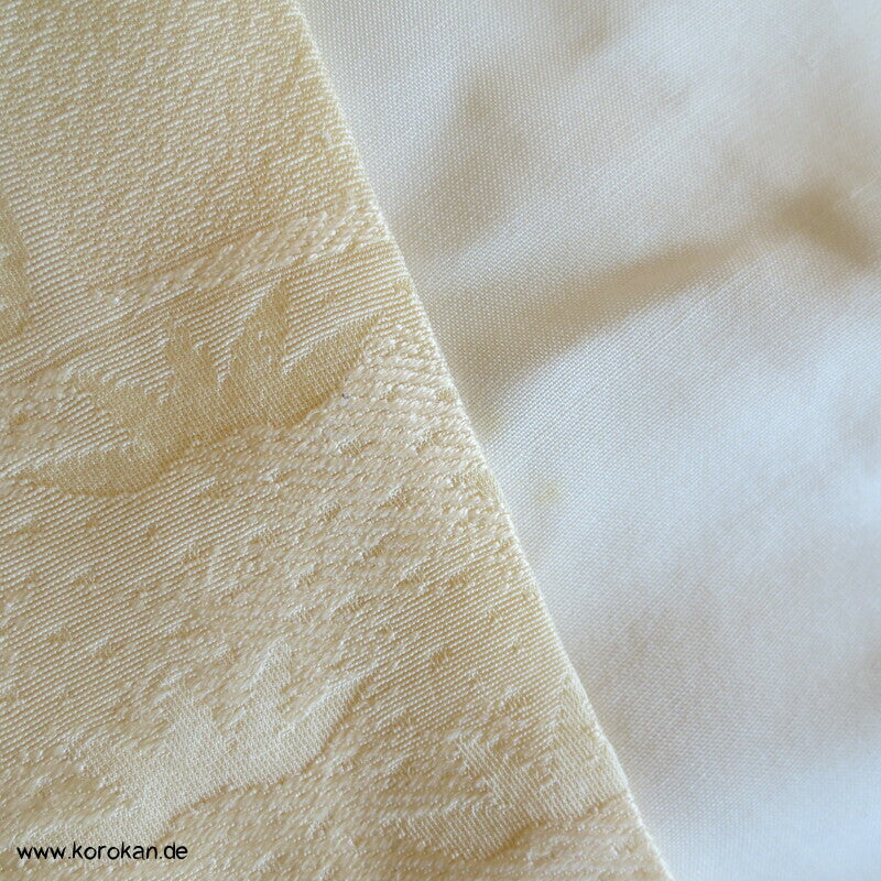 Jimon einfarbiger Kimono mit Webmuster, cremefarbene Seide