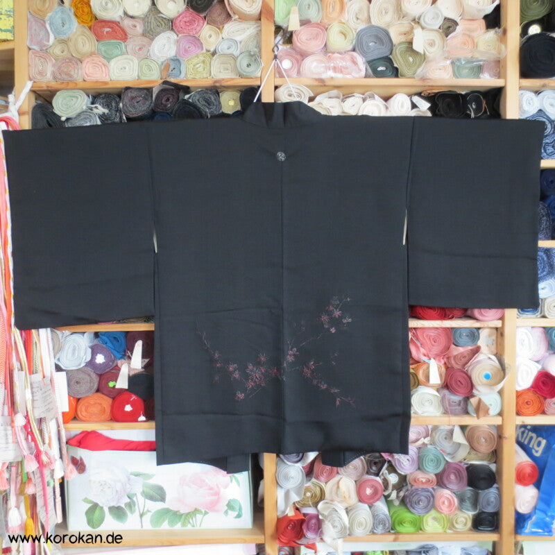 Haori - Kimono Jacke, schwarz mit roten Urushizweigen