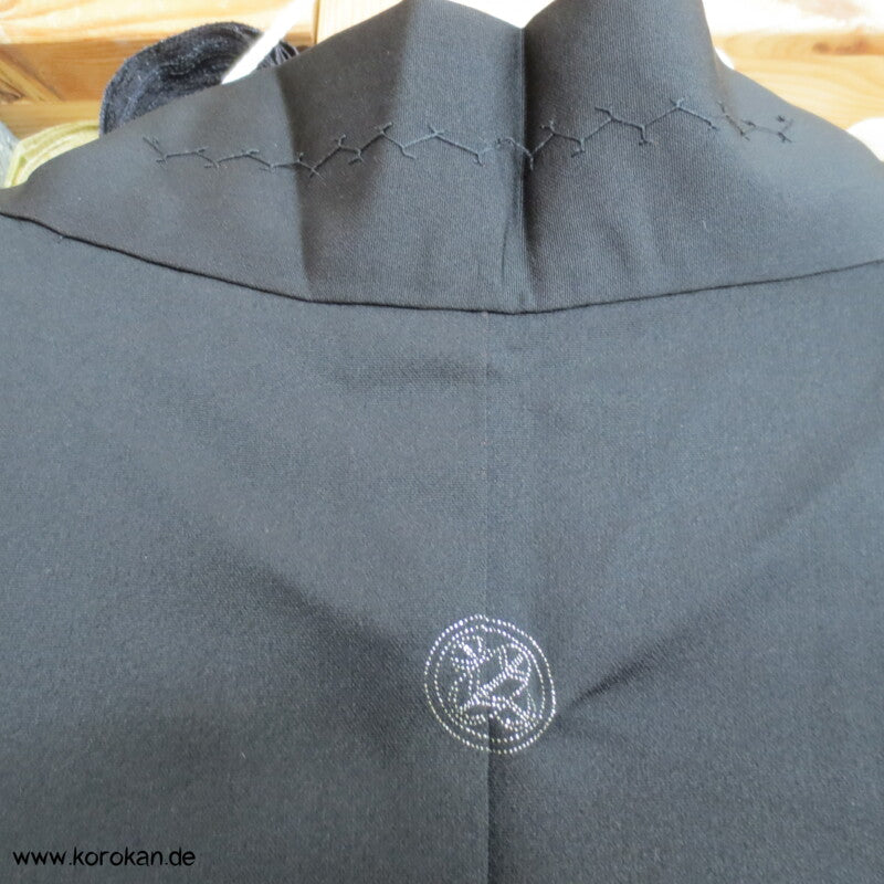 Haori - Kimono Jacke, schwarz mit roten Urushizweigen