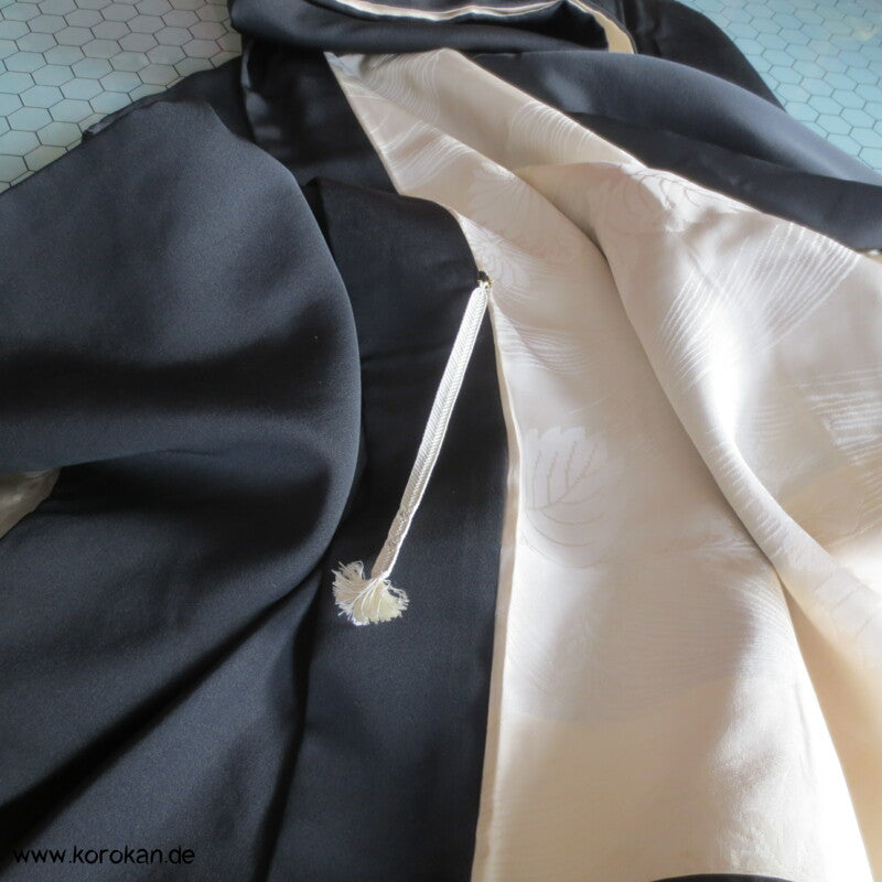 Haori - Kimono Jacke, schwarz mit roten Urushizweigen