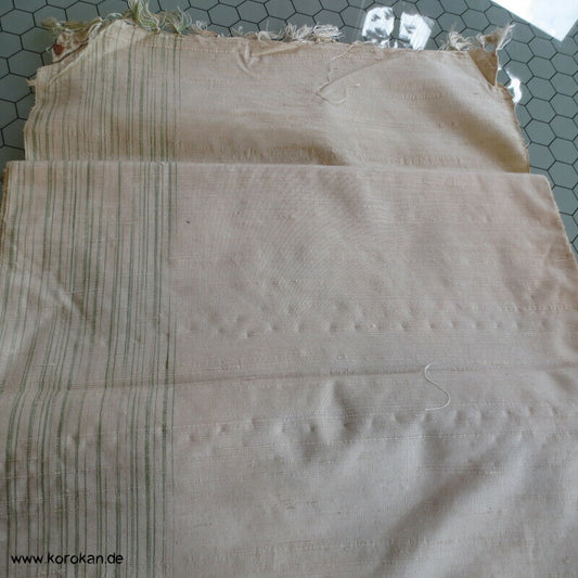 Tanmono Kimono Stoffrolle grüne Kasuri Feinstreifen in natur