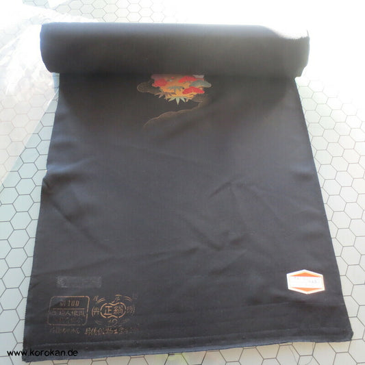 Kusudama, schwarzer Seidencrepe Haori Kimono Tanmono Stoffrolle