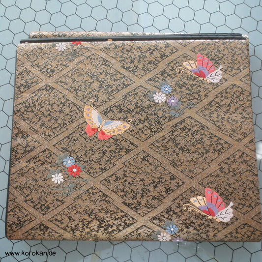 Schmetterlinge auf Matzukawabishi Fukuro Obi Seidenbrokat Kimonogürtel