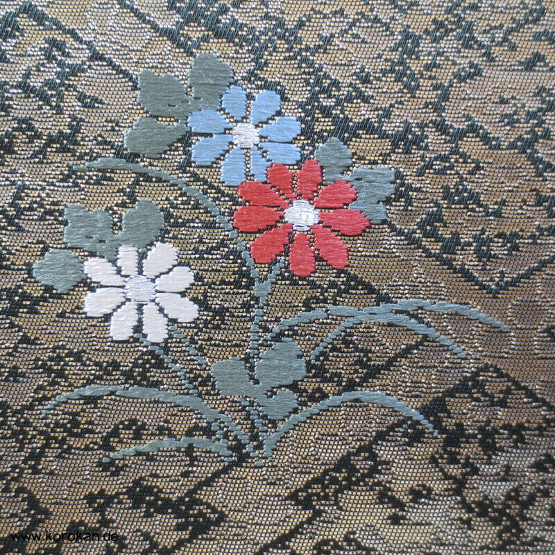 Schmetterlinge auf Matzukawabishi Fukuro Obi Seidenbrokat Kimonogürtel