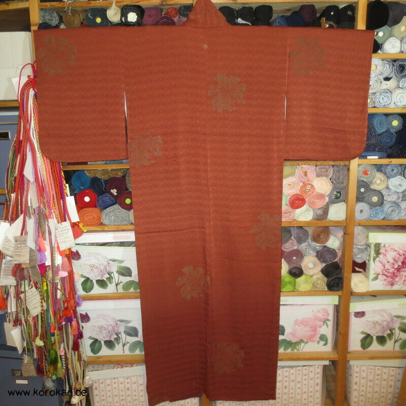 rostbrauner Seiden Jacquard - Higaki mit Blumen Komon Kimono