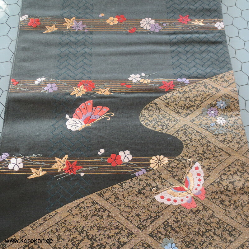 Schmetterlinge auf Matzukawabishi Fukuro Obi Seidenbrokat Kimonogürtel