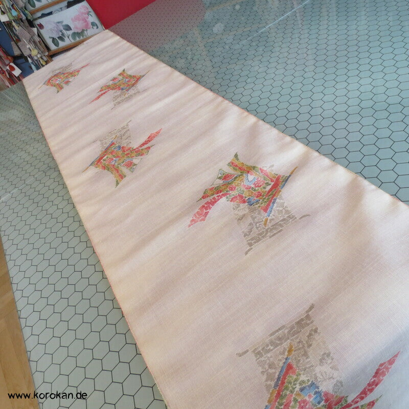 Tanmono Kimono Stoffrolle bunte Kasuri Kicho mit Schattenwurf in natur