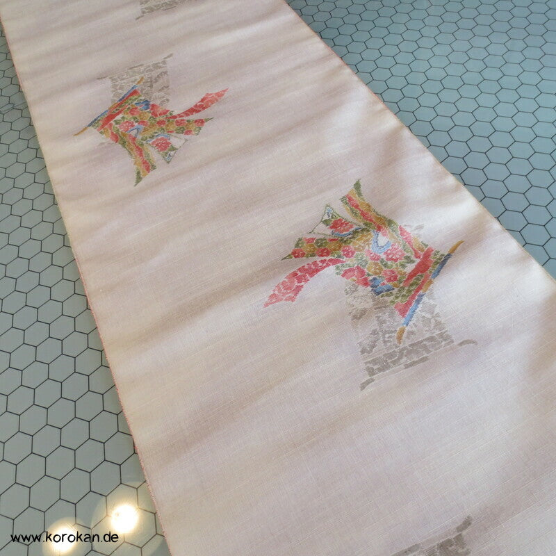 Tanmono Kimono Stoffrolle bunte Kasuri Kicho mit Schattenwurf in natur