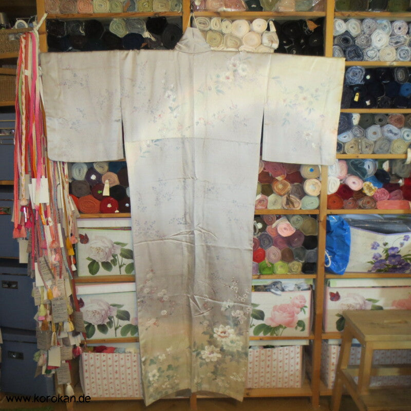 handgemaltem Künstler Blütenmeer Homongi Seidendamast Kimono