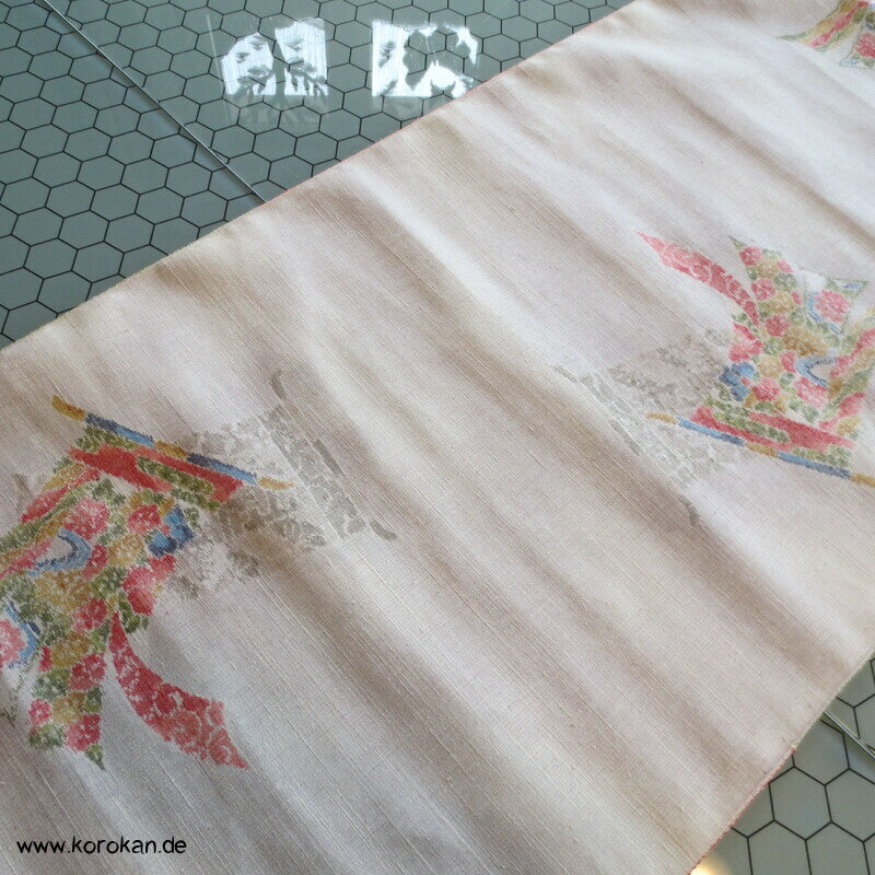 Tanmono Kimono Stoffrolle bunte Kasuri Kicho mit Schattenwurf in natur