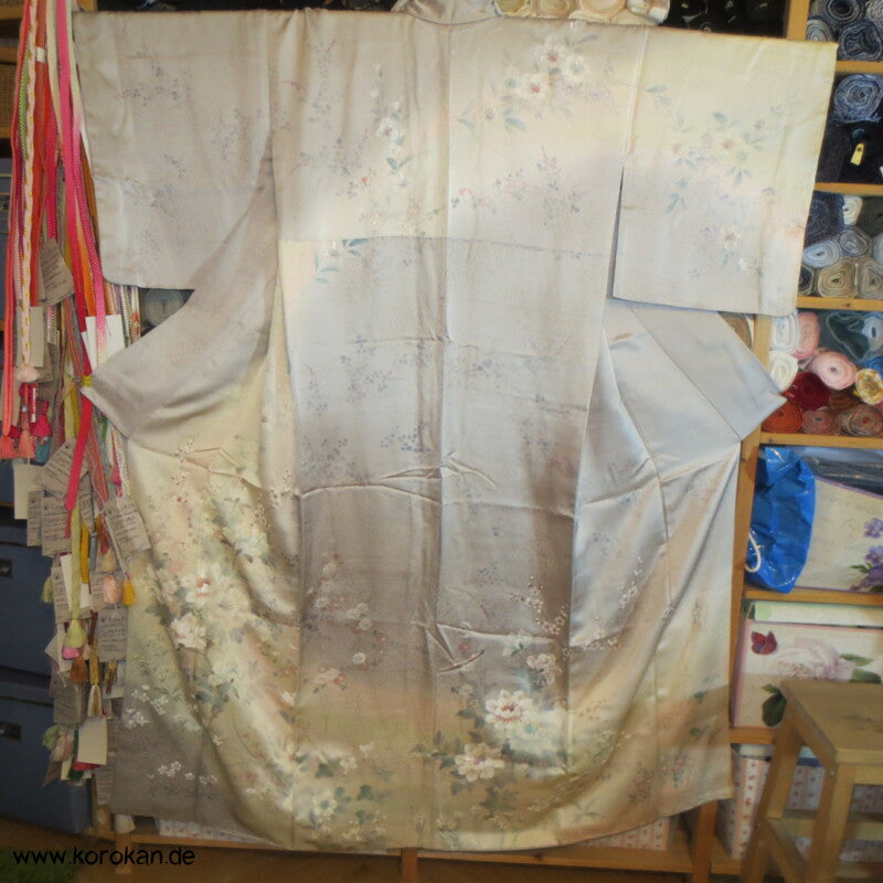 handgemaltem Künstler Blütenmeer Homongi Seidendamast Kimono