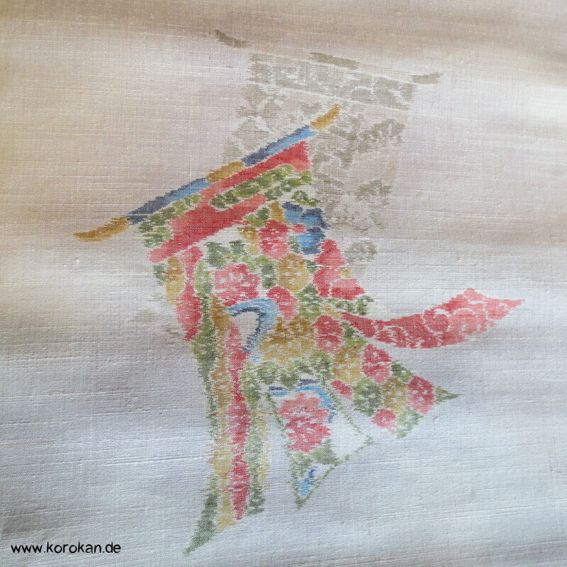 Tanmono Kimono Stoffrolle bunte Kasuri Kicho mit Schattenwurf in natur