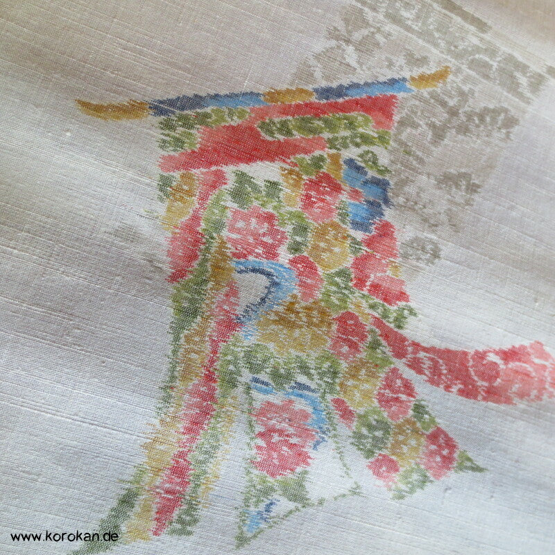 Tanmono Kimono Stoffrolle bunte Kasuri Kicho mit Schattenwurf in natur