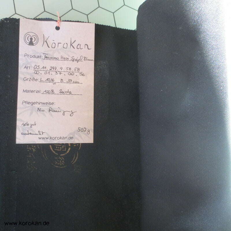 Kusudama, schwarzer Seidencrepe Haori Kimono Tanmono Stoffrolle