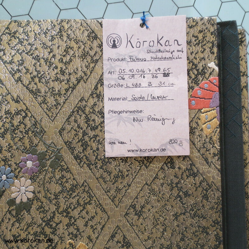 Schmetterlinge auf Matzukawabishi Fukuro Obi Seidenbrokat Kimonogürtel