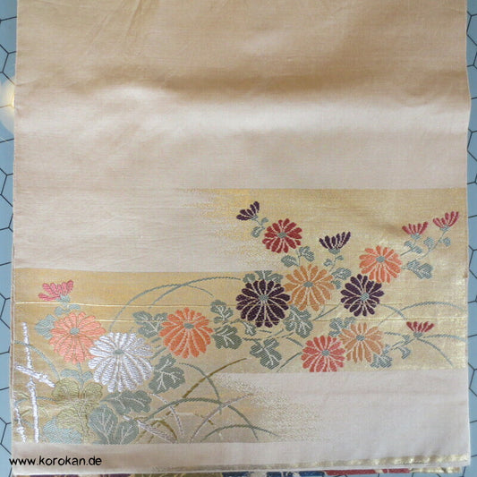 Blumenstreifen auf mattgold Fukuro Obi Seidenjacquard Kimonogürtel