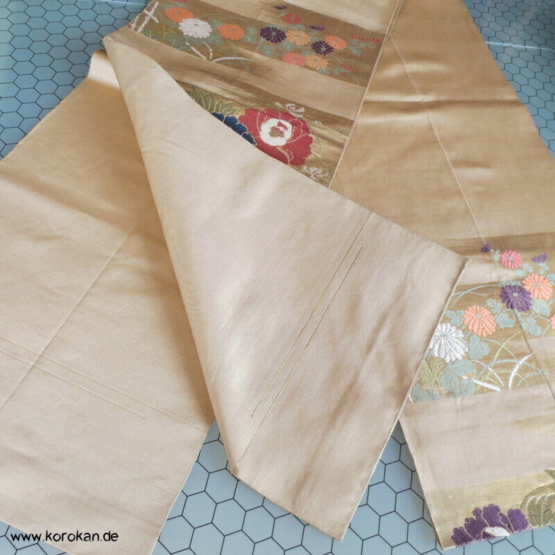 Blumenstreifen auf mattgold Fukuro Obi Seidenjacquard Kimonogürtel