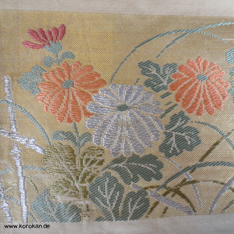 Blumenstreifen auf mattgold Fukuro Obi Seidenjacquard Kimonogürtel