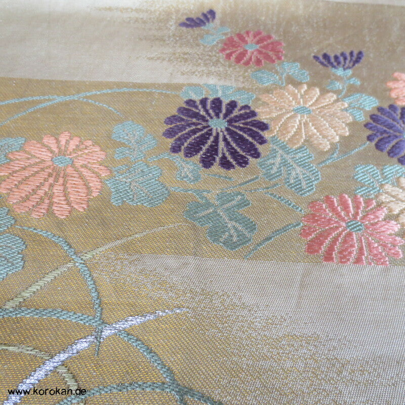 Blumenstreifen auf mattgold Fukuro Obi Seidenjacquard Kimonogürtel