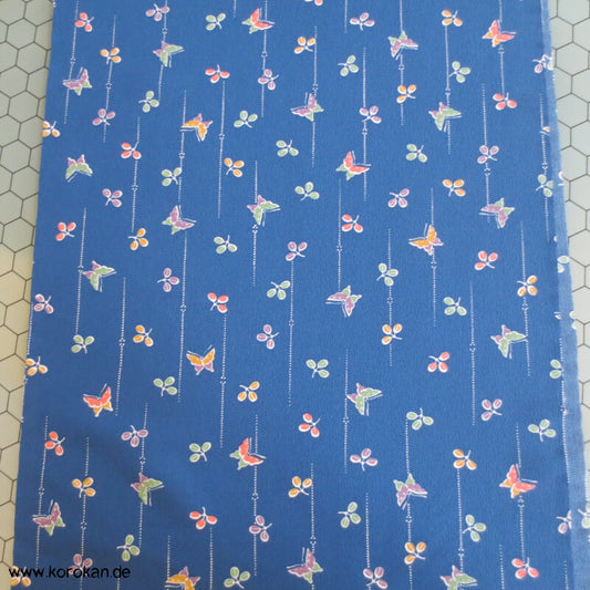 Schmetterlinge und Klee auf blau Kimono Crepe