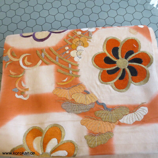 Ume Blüten und Räder, Chrysanthemen antiker handbestickter Fukuro Obi