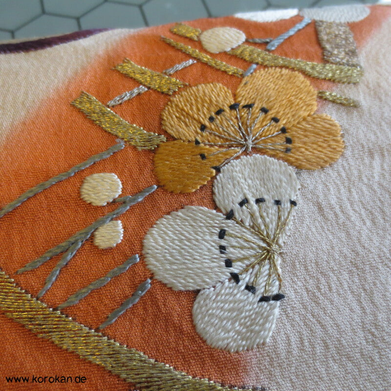 Ume Blüten und Räder, Chrysanthemen antiker handbestickter Fukuro Obi