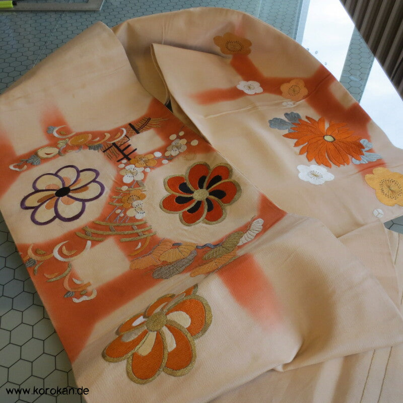 Ume Blüten und Räder, Chrysanthemen antiker handbestickter Fukuro Obi