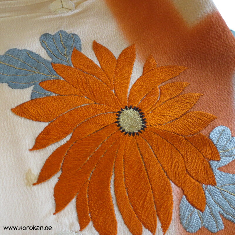Ume Blüten und Räder, Chrysanthemen antiker handbestickter Fukuro Obi