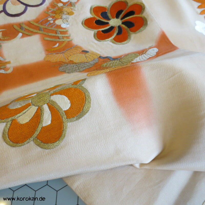 Ume Blüten und Räder, Chrysanthemen antiker handbestickter Fukuro Obi