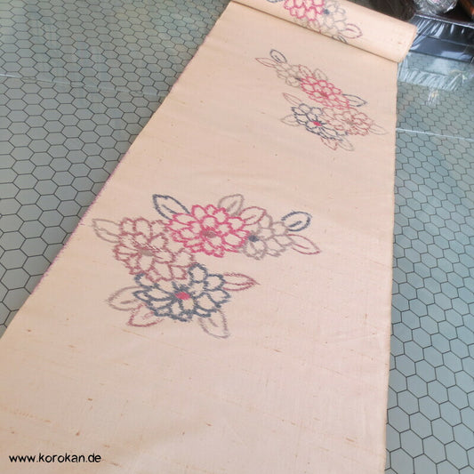 Chrysanthemen Kasuri helle Tsumugi Seide