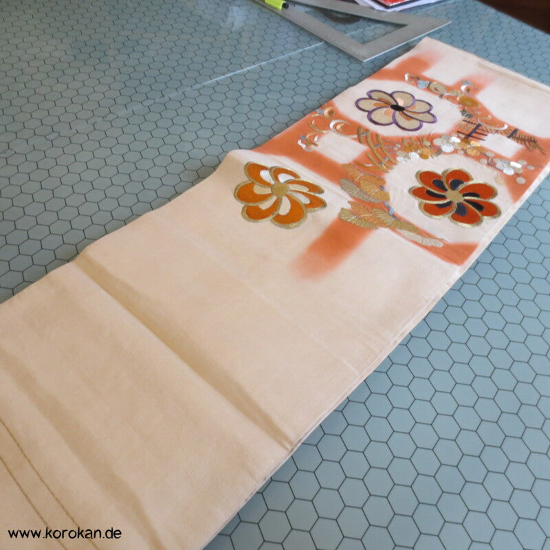 Ume Blüten und Räder, Chrysanthemen antiker handbestickter Fukuro Obi