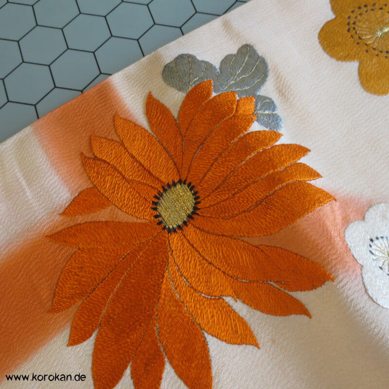 Ume Blüten und Räder, Chrysanthemen antiker handbestickter Fukuro Obi
