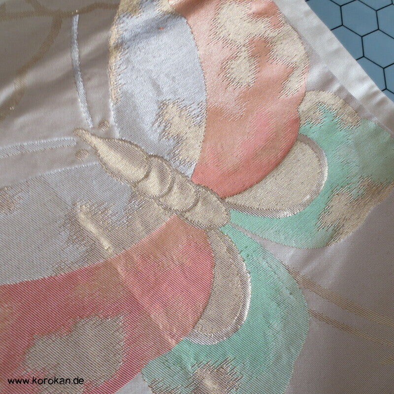 pastellige Schmetterlinge Fukuro Obi Seidenbrokat Kimonogürtel