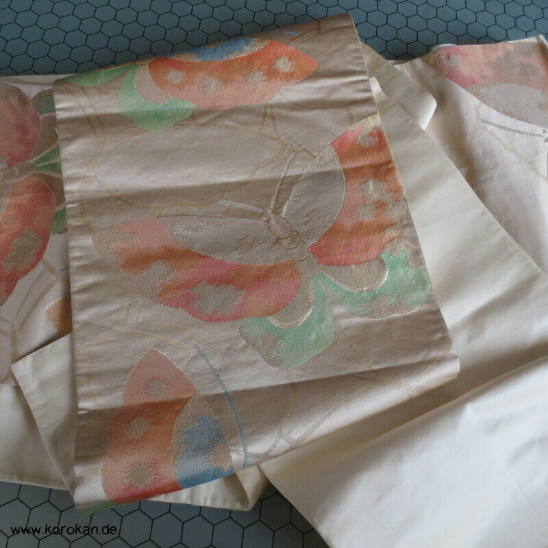 pastellige Schmetterlinge Fukuro Obi Seidenbrokat Kimonogürtel