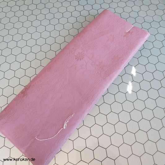 Segaiha, Ahornblatt, Karakusa rosa Rinzu Damast Seide Araihari Kimono