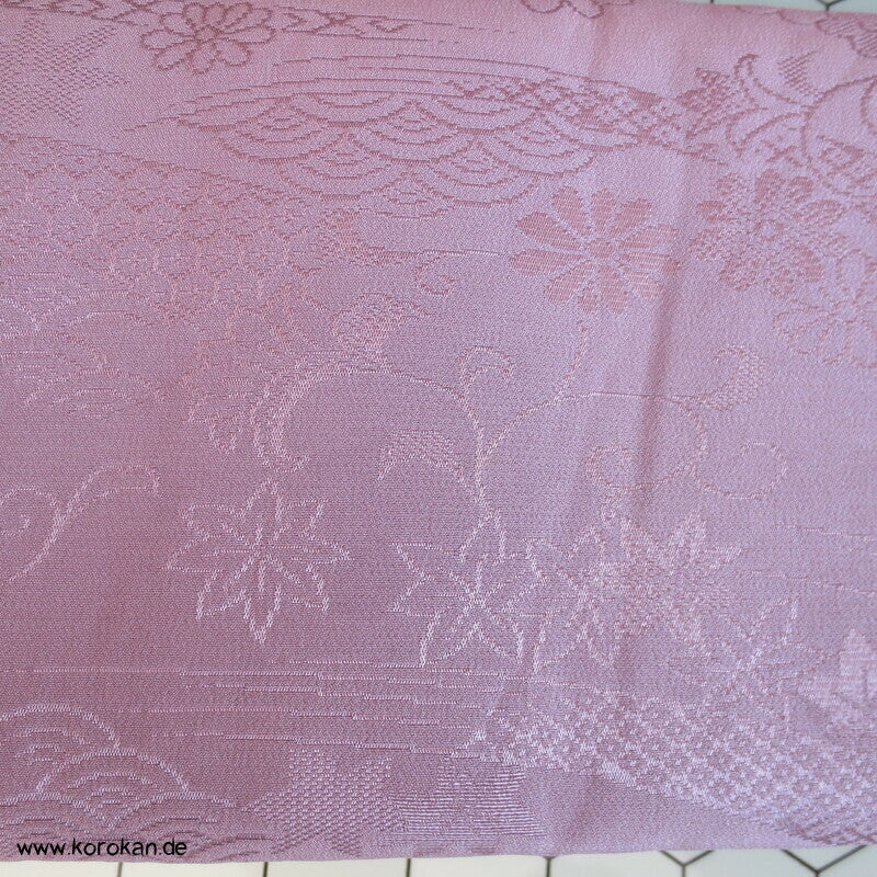 Segaiha, Ahornblatt, Karakusa rosa Rinzu Damast Seide Araihari Kimono