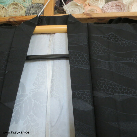 gewebte Musterwellen Seidendamast Haori Kimono Jacke, schwarz