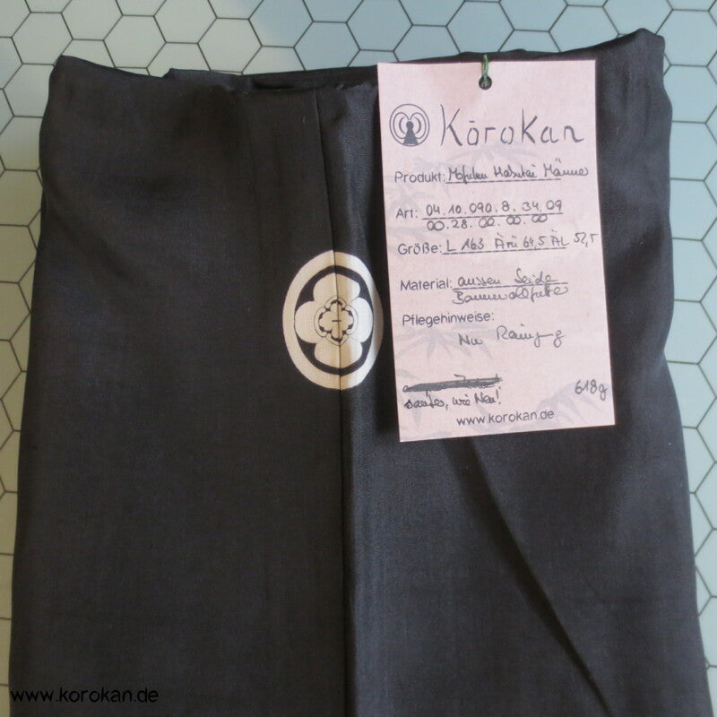 Montsuki - schwarzer Seiden Habutai, 5 Blüten Mon