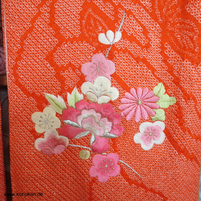 Full Shibori Furisode, Päonienstickereien, rosa auf orange
