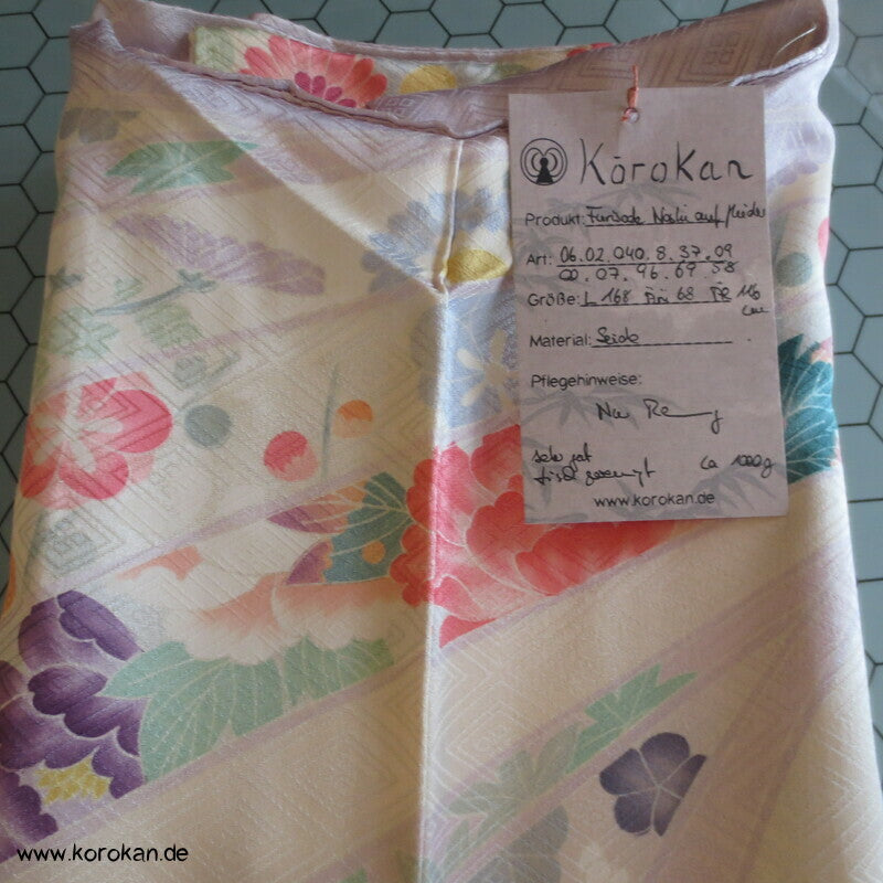 Noshi auf flieder, feiner leichter Furisode Seidendamast Kimono