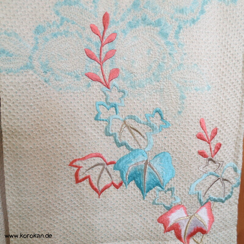 eisblauer Full Shibori Furisode, gestickte Paulownia
