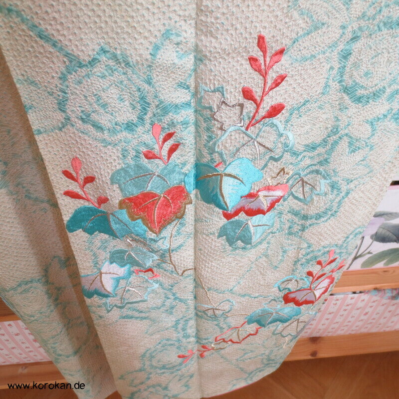 eisblauer Full Shibori Furisode, gestickte Paulownia