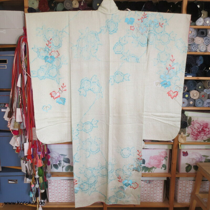 eisblauer Full Shibori Furisode, gestickte Paulownia