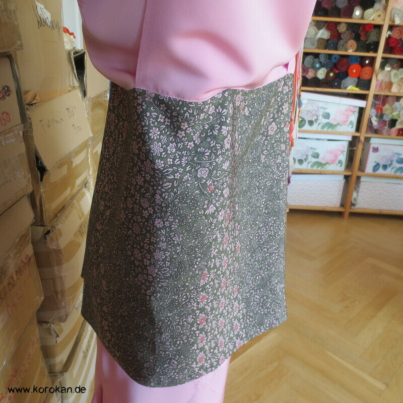 Upcycling Seidenshirt Kimonostoffreste, rosa Kranichdamast und Millefleur Crepe
