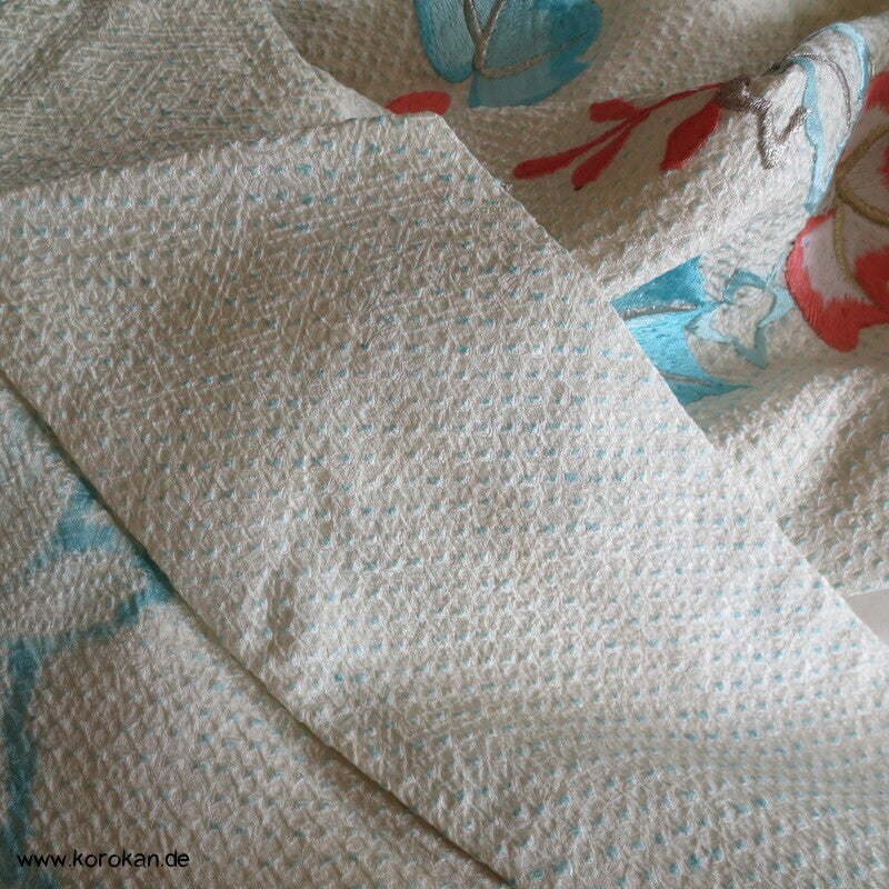 eisblauer Full Shibori Furisode, gestickte Paulownia